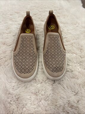 Vionic Slip-On Sneakers in Off-White